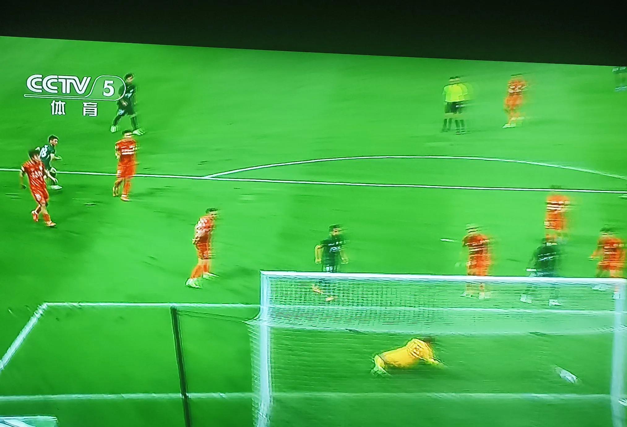 FB体育平台-中超战局纷繁复杂，国内强队交织较量