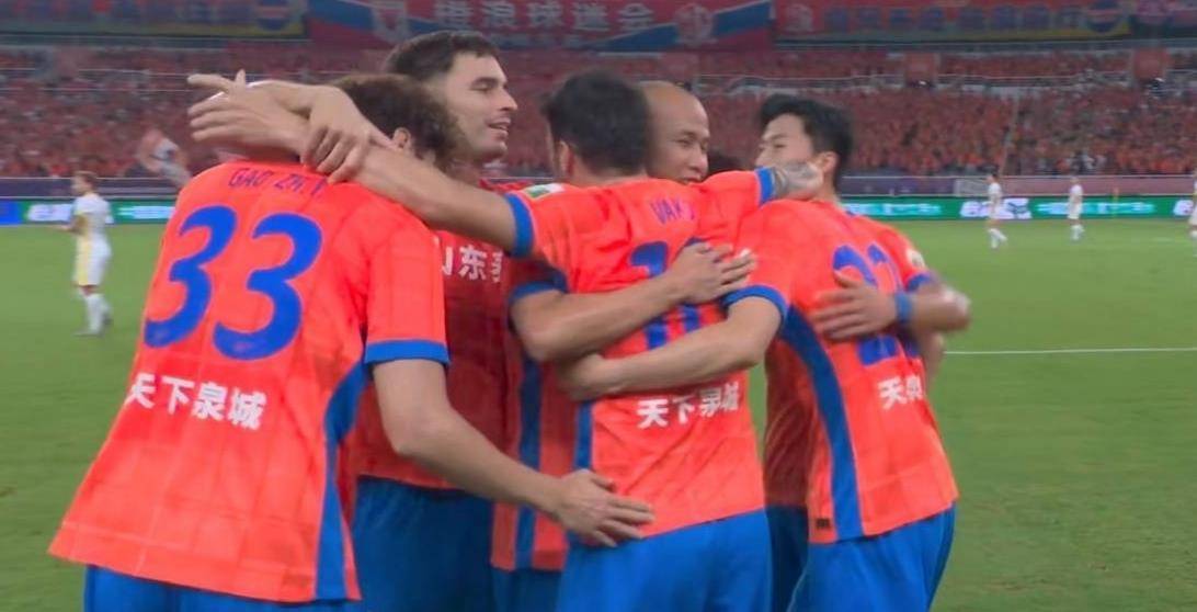 FB体育平台-中超战局纷繁复杂，国内强队交织较量